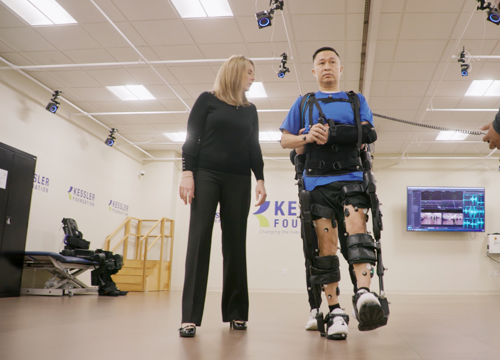 外骨骼机器人让行动障碍者直立行走，星空(中国)·虚拟动点OptiTrack助力人类突破能力边界